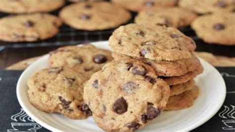 If yes, master this simple recipe and make some cookies just in time for christmas! Woman Figures Out Famous Amos' Cookie Recipe, Goes Viral ...
