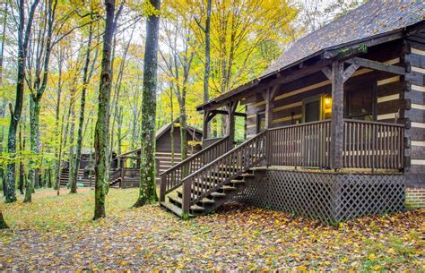 Each cabin has a fireplace, a hot tub on a screened porch, and a kitchenette, though no need to cook: Romantic (Weekend) Getaways In Maryland - Vacations Spots