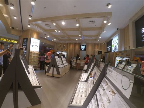 Or nak acah comel je pakai spek besar2 macam mata lalat. A-Look Eyewear & O.W.L Eyewear - Cermin Mata Siap Dalam 1 ...