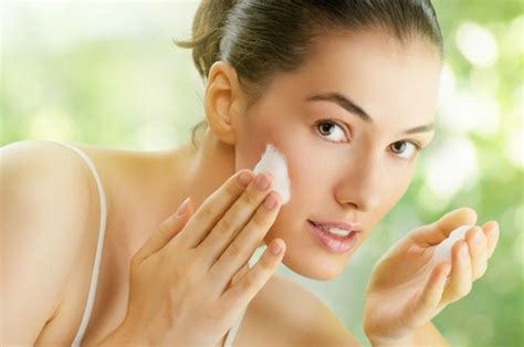 How To Find The Right Cleanser For Your Skin Type In Winter