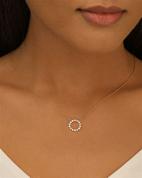 Diamond Circle Necklace Medium