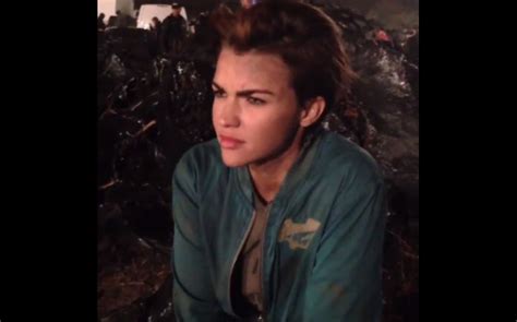 Actor articles lacking birth dates. Resident Evil: Ruby Rose y Milla Jovovich en el detrás de ...