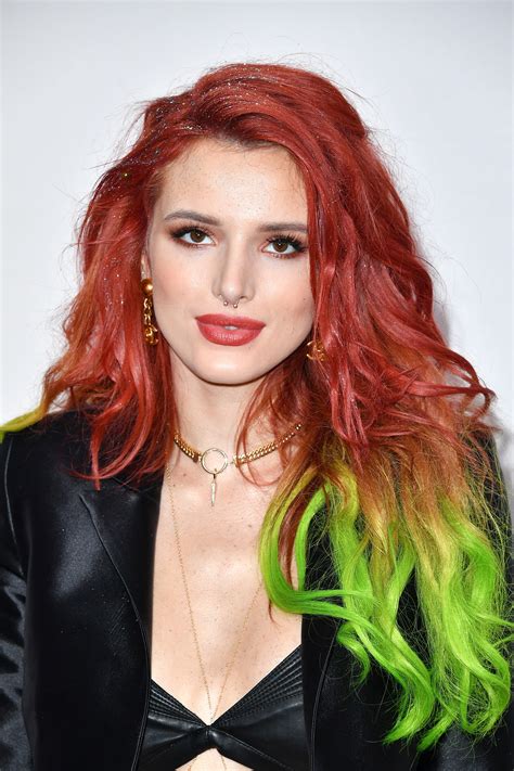 Bella Thorne Wears Glitter Hair To The American Music Awards 2016