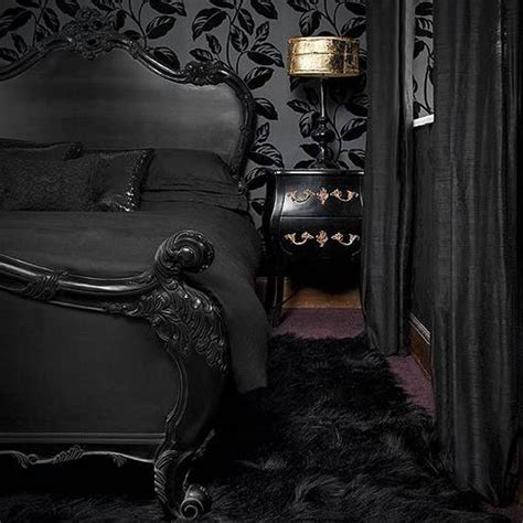 Pin By Dalicy Caraballo On Master Bedrooms Gothic Bedroom Gothic