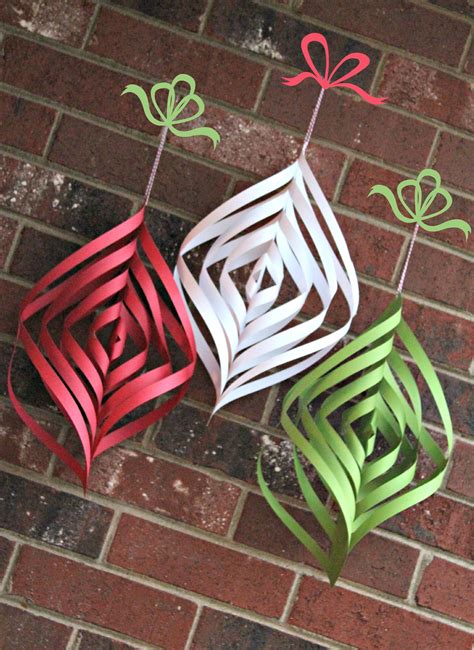 Looking for some homemade christmas ornaments? Christmas ornaments: DIY paper Christmas ornament spirals ...