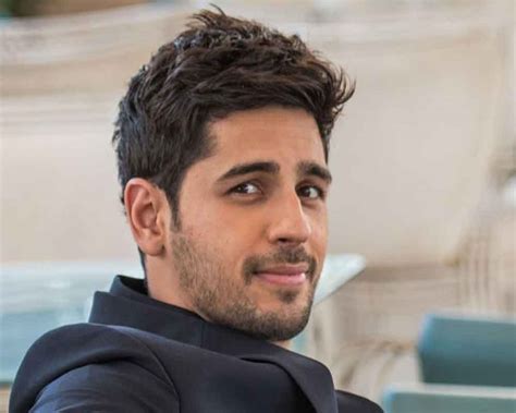 He grew up in delhi, india as the son of sunil and rimmi malhotra. Sidharth Malhotra to star in Hindi remake of 'Thadam'