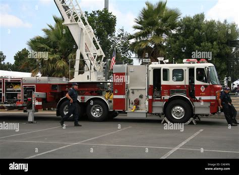 Fire Truck Ladder Extended Hi Res Stock Photography And Images Alamy