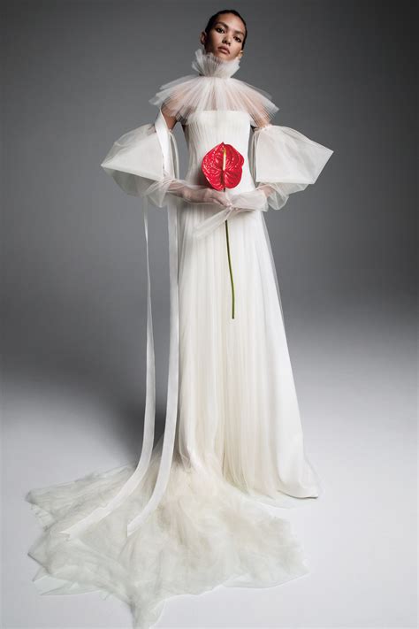 ředitel školy Michelangelo Mikrovlnná Trouba Givenchy Wedding Dress