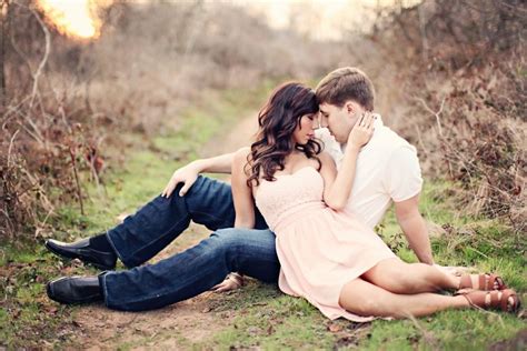 Love This Seated Pose Brandi Smyth Photography Engaged Couples Photography Couple