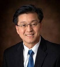 강민수(姜敏壽, 1986년 2월 14일 ~ )는 대한민국의 축구 선수로서 포지션은 수비수이다. 시카고뉴스 - 시카고 한인 교계의 차세대 리더 강민수 목사