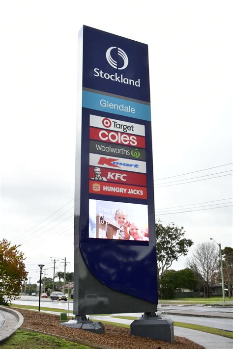 Stockland Pylon Led Sign Screen In 2021 Pylon Sign Pylon Signage