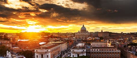 Roma é repleta de ícones da antiguidade que são marcos quase obrigatórios da itália e de toda a europa, como o coliseu e o pantheon. RA: Guide to Rome, Italy