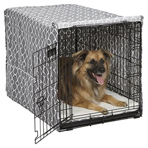 How long can a dog stay in a crate. How Long Can a Dog Stay in a Crate? Yes, Age and Breed ...