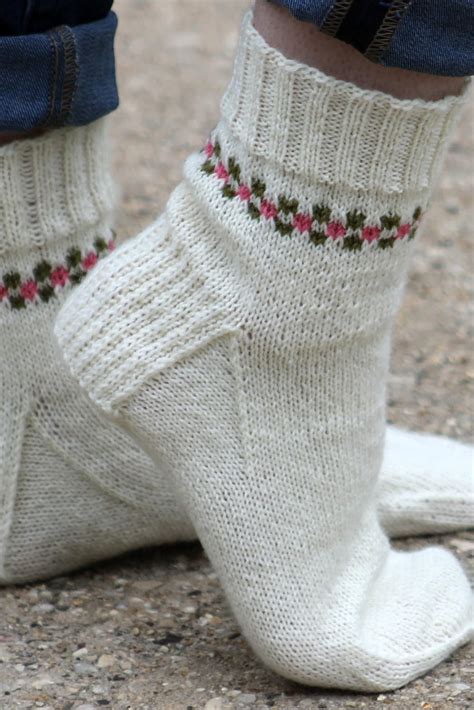 If you're like me, you are working on more than one project at a time. Pansy Path Knit Sock Pattern | AllFreeKnitting.com