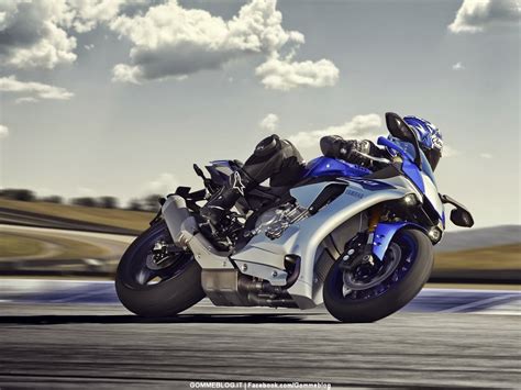 The yamaha r1m has a seating height of 860 mm and kerb weight of 199 kg. New Pics From the Yamaha R1 and Yamaha R1 M 2015 ~ SUPERMOTOO