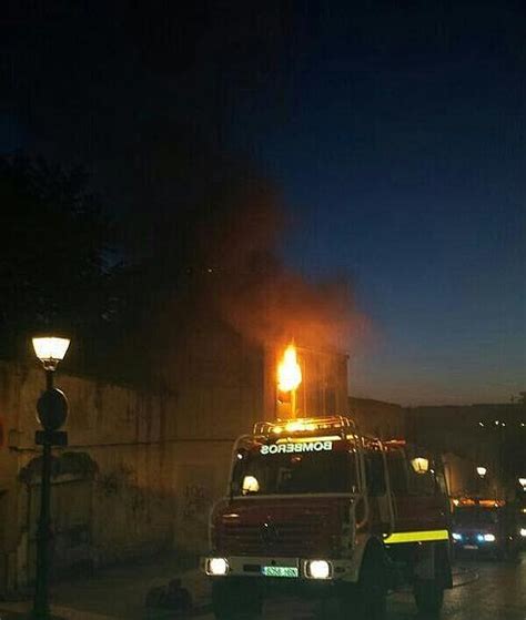 La exposición de los seres vivos a un incendio puede producir daños muy graves hasta la muerte. Incendio en una casa abandonada del Casco Antiguo de ...