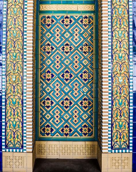 Schlagen sie also eine maschenzahl an, die durch zwölf teilbar ist und fügen sie für eine saubere kante zwei randmaschen hinzu. Persische Fliesen Mit Altem Islamischem Muster Stockbild ...