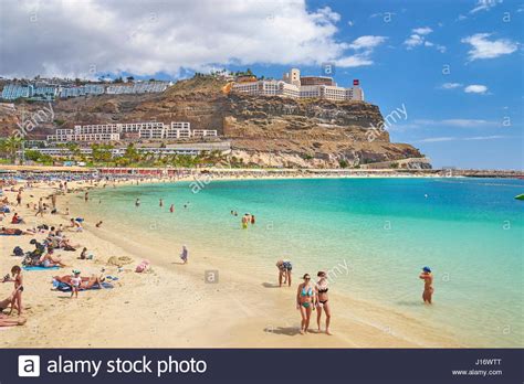 The total amount received has been distributed to students as of the 30 day report in the amount 43,979. Touristen auf den Strand von Puerto Rico, Gran Canaria ...