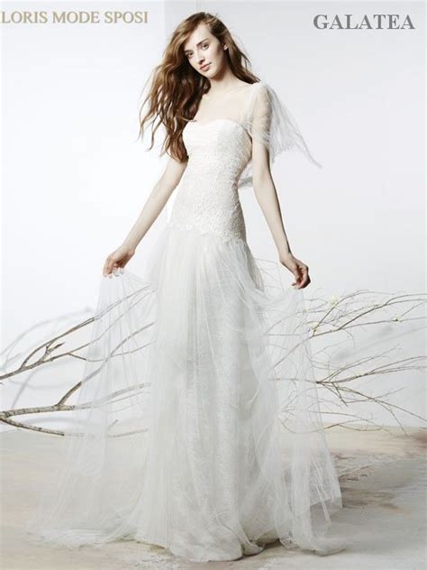 Per questa ragione, è fondamentale indirizzarsi verso uno stile sobrio e non troppo elaborato. Scegliere l'abito da sposa per un matrimonio civile ...