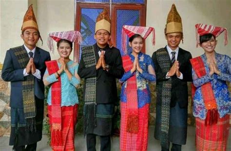 √ Pakaian Adat Sumatera Utara Nama Keunikan Gambar
