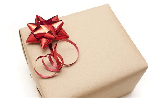 Photo of Brown paper wrapped festive gift | Free christmas images