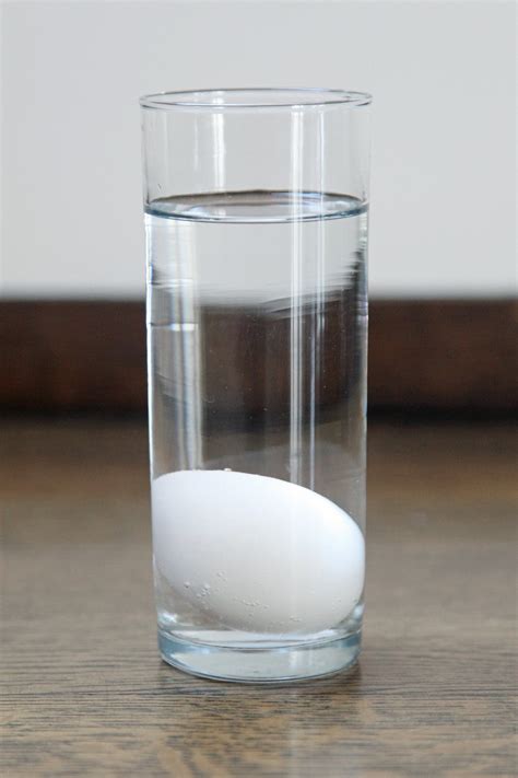 Sink An Egg In A Glass Of Water To See If Its Still Fresh 12 Eggs