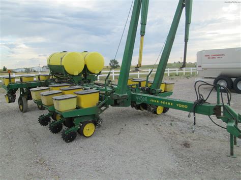 John Deere 7000 Planting & Seeding - Planters - John Deere MachineFinder