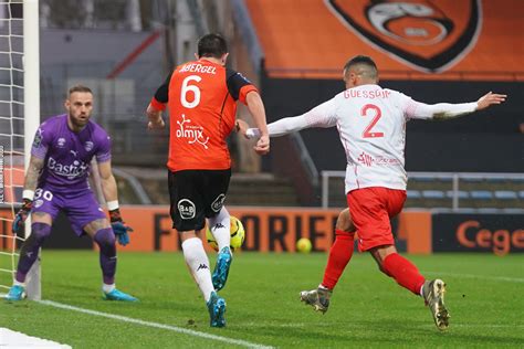 The algerian's creativity has been vital for. FC Lorient - Nîmes Olympique (3-0) : Les clichés de la ...