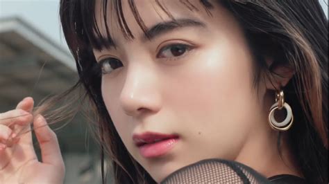 【動画】池田エライザ、透け感コーデで美肌見せ 「マキアージュ」新モデルに 毎日キレイ