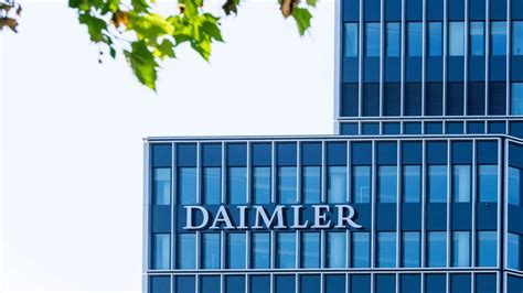 Lieferengpass Bei Halbleitern Daimler Senkt Absatzprognose F R