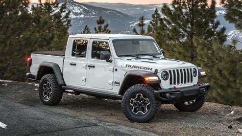 Jeep® Gladiator Named 2019 Northwest Outdoor Activity Vehicle Of The