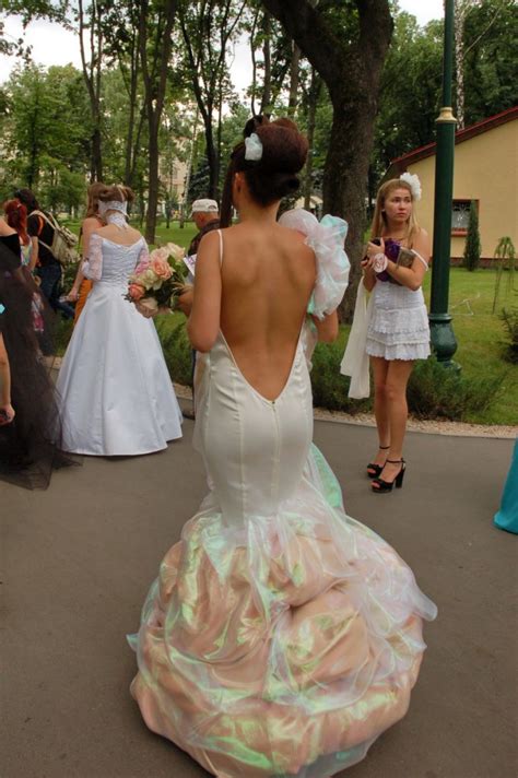 Необычные невесты в парке Горького Mediaport