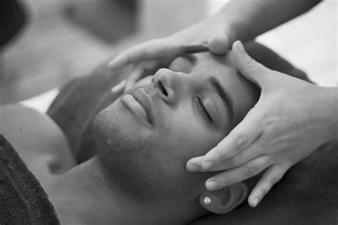 indian head massage therapist free zone