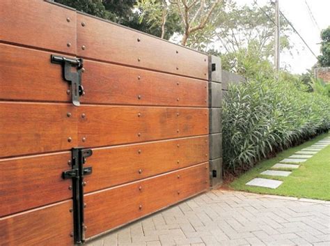 44+ pagar minimalis lisplang berbagai contoh pagar minimalis yang memiliki desain menarik hingga tampak elegan serta modern akan kami 25 gambar model lisplang teras rumah terbaru 2019 desain pagar atas rumah pagar depan gapura pagar pakai batu candi pagar besi minimalis. Model Desain Pagar Kayu Rumah Minimalis Terbaru dan ...