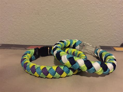 Paracord braid | diy 4 strand paracord braid with core and buckle. "4 Strand Paracord Braid" With a Core and Buckle | Paracord braids, Paracord, Crochet cord