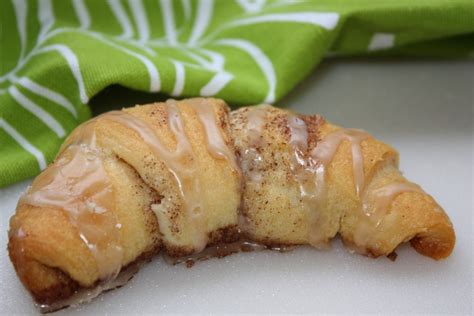 1 can of crescent rolls in bottom of pan. pass the peas, please: cinnamon crescent rolls