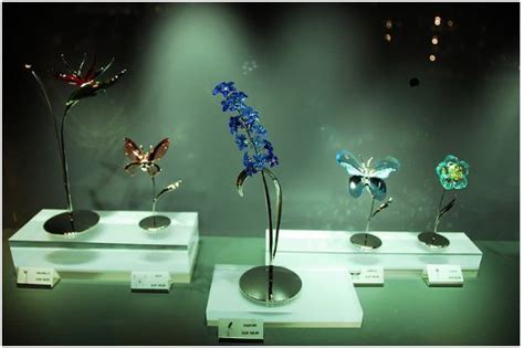 Charming jewelry, elegant watches and sparkling crystal creations commemorate the brand's tradition and craftsmanship. Swarovski Crystal Museum and Gardens - The Beading Gem's ...