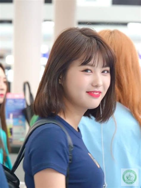 Netizens Praise The Voluminous Figure Of This Idol Daily K Pop News Korean Women Korean Girl