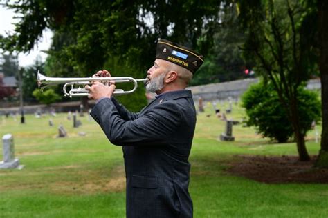 Edmonds Memorial Day Observance Remembers The Fallen And The Wounded My Edmonds News