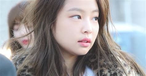 Jennie's make up look 2017. BLACKPINK Jennie Spotted In Public With Zero Makeup On