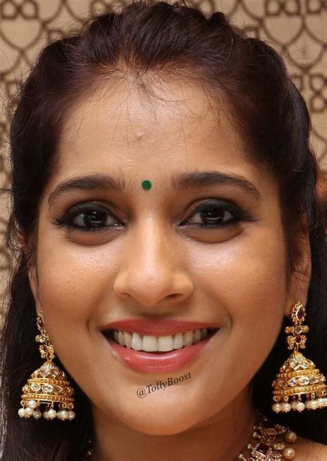 Telugu Television Actress Rashmi Gautam Beautiful Earrings Jewelry Face