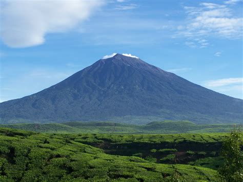 10 Gunung Tertinggi Di Indonesia Serba Sepuluh