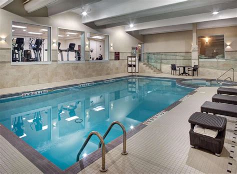 Doubletree By Hilton Toronto Airport Hotel Toronto On Deals Photos And Reviews