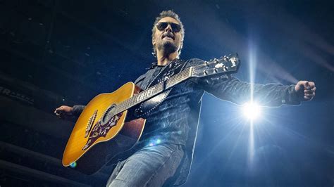 Concert Review Eric Church Offers Up A Memorable Stadium Debut