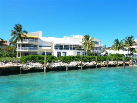 Your online home for bahamas real estate and property for sale. 2 bedroom apartment for sale in Paradise Island, The Bahamas