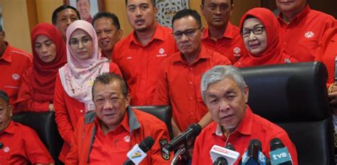 status quo most sabah umno division chiefs retain posts new straits times malaysia general