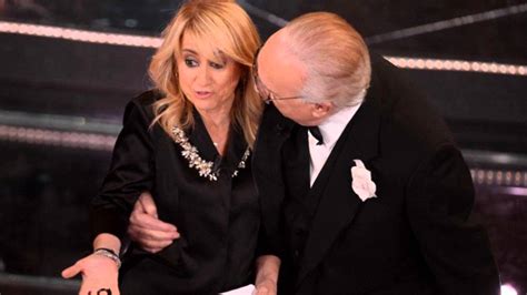 Mercoledì 19 febbraio, nel corso della trasmissione 'mattino5′, pippo baudo è intervenuto al telefono per commentare quello che è successo martedì nel. Sanremo Story : Pippo Baudo Bacia Luciana Littizzetto ...