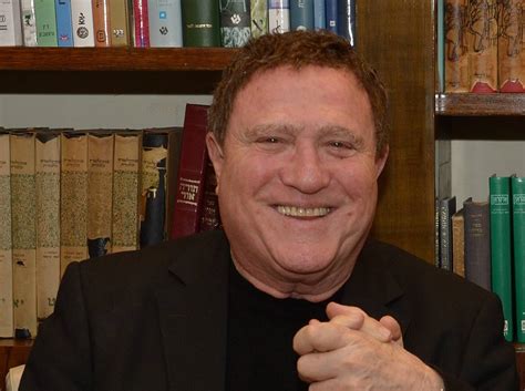 טוב שלא אמרת טלאי צהוב, תתבייש. יהורם גאון - ויקיפדיה