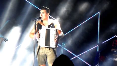 Chordify is your #1 platform for chords. Andreas Gabalier - "Das kleine Haus" - YouTube