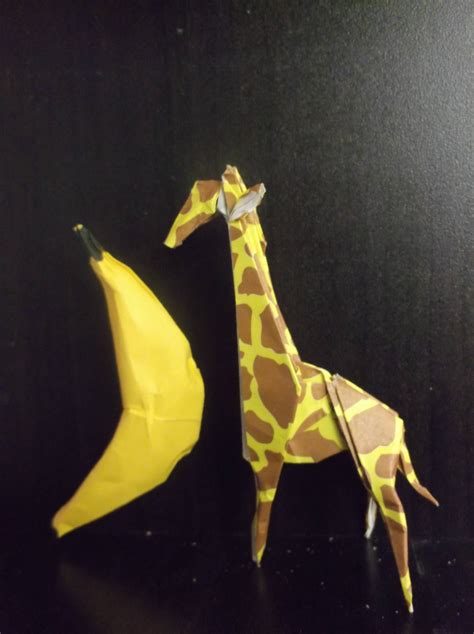 Origami Giraffe With Origami Banana For Scale Giraffe Origami Banana